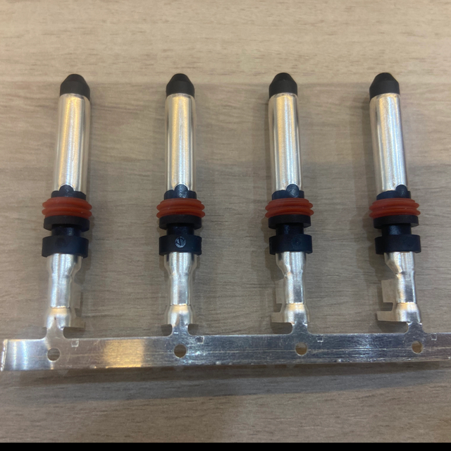 Pasador macho OD6.0MM con caucho aislante 