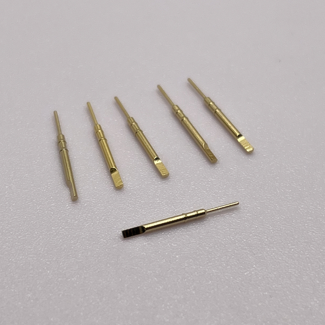 pines de contacto del conector de equipos industriales de 0,45x15 mm 