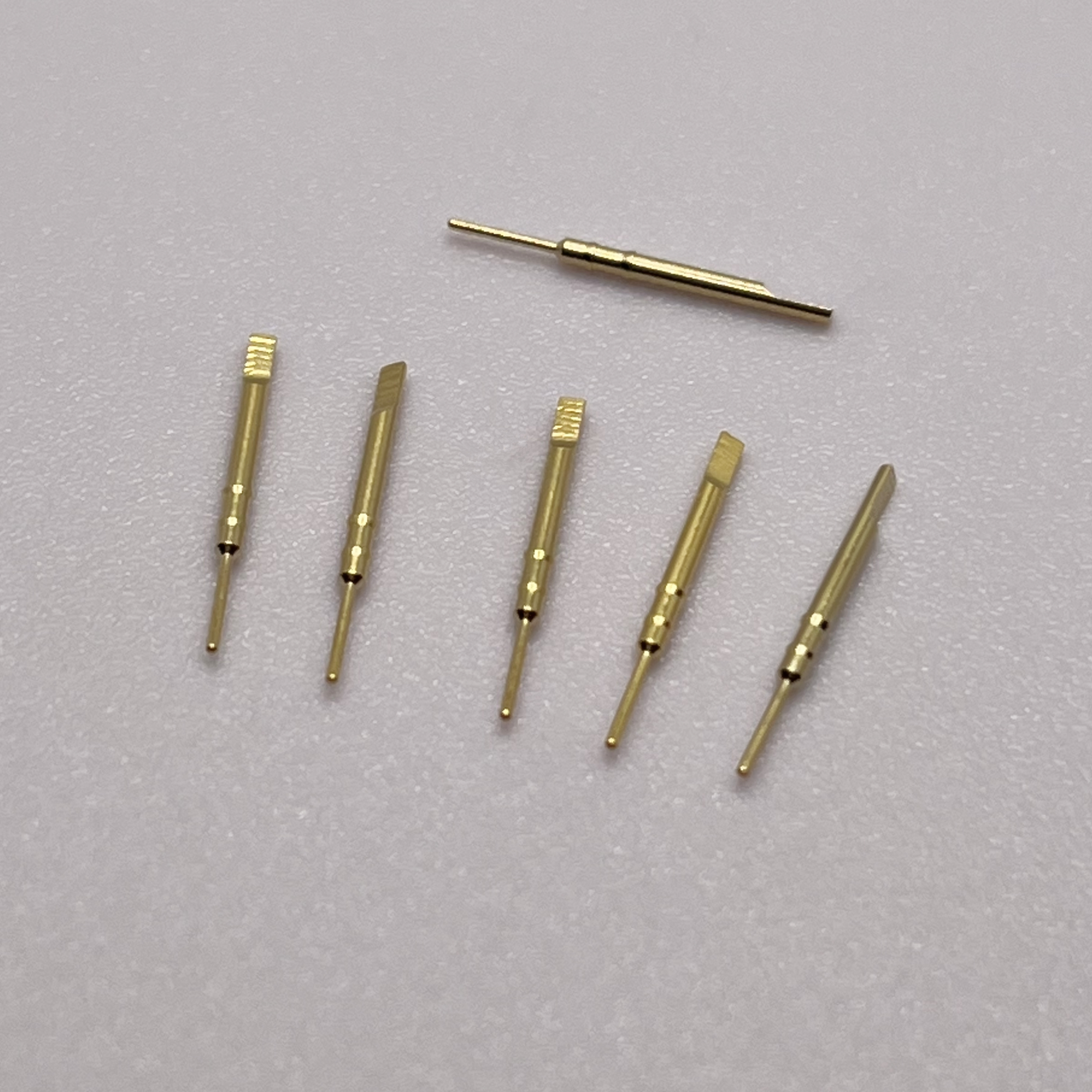 pines de contacto del conector de equipos industriales de 0,45x15 mm 