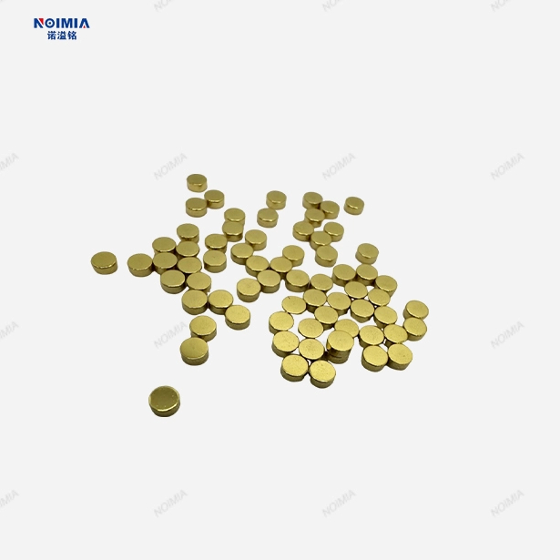 Etiqueta de metal redonda en blanco con estampado de latón B1022